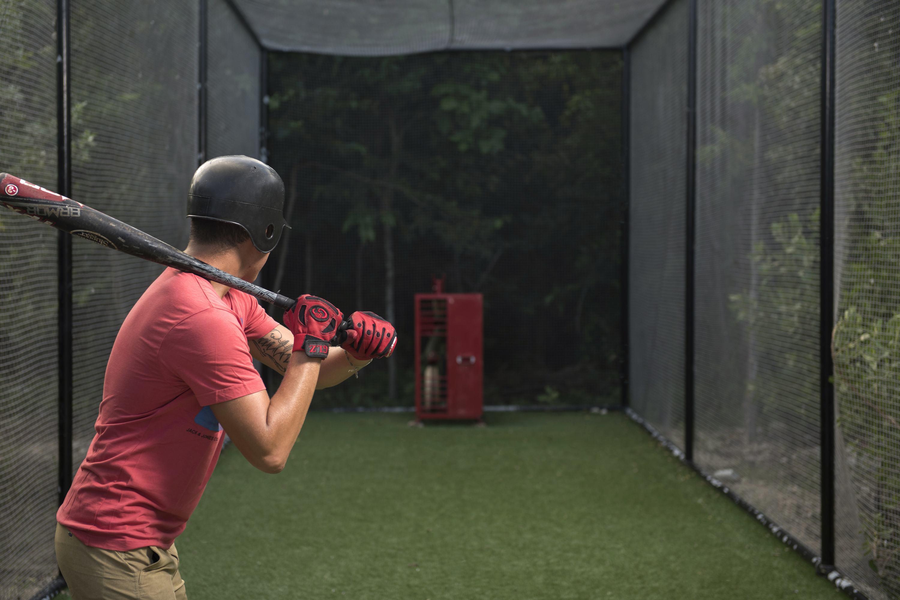 Platinum Yucatan Princess Adults Only Playa del Carmen Exterior foto A batter preparing to swing at a pitch